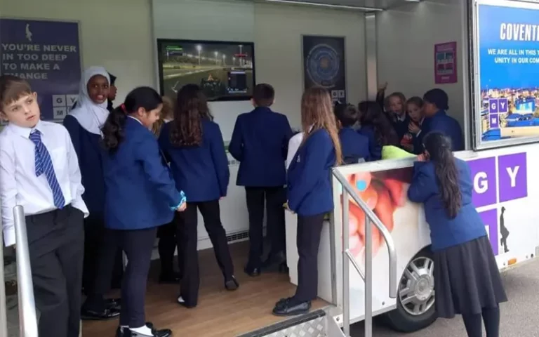 School Kids visiting the GYM Bus